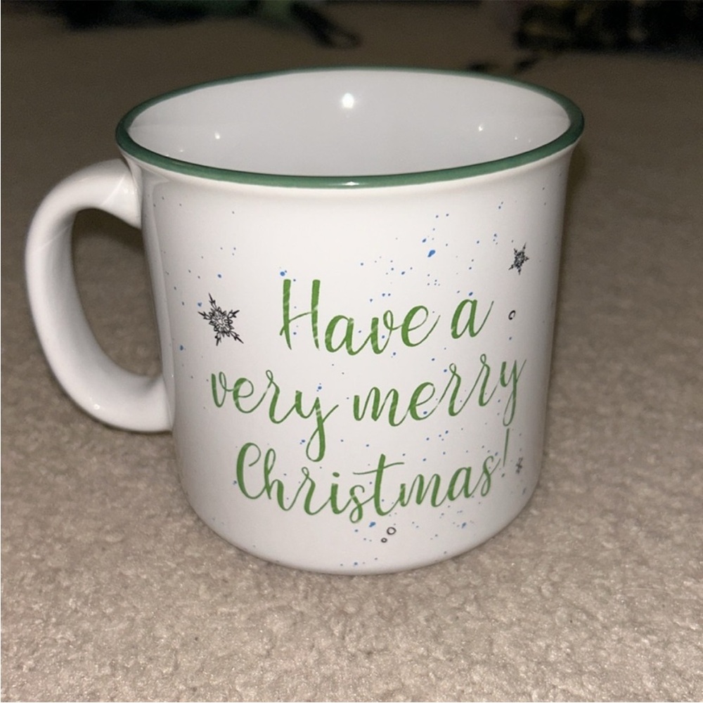 Winnie the Pooh Christmas mug - Picture 2 of 3